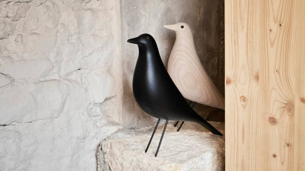 Eames House Bird Vitra à Mont-Saint-Aignan – Objet de Design chez Lignes 3