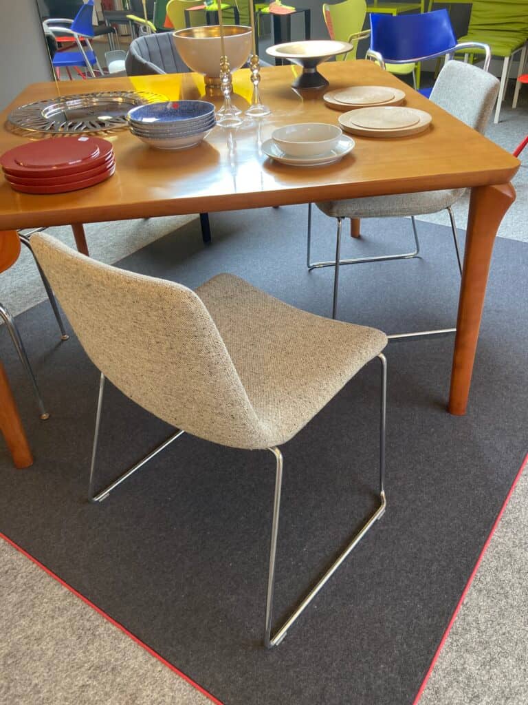Chaise Cosmo B&B Italia | Design Italien Contemporain Vintage collector Lignes Mont Saint Aignan