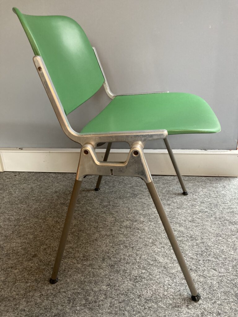 Chaise DSC 106 Giancarlo Piretti - Castelli | Design Italien 1965 Lignes Mont Saint Aignan