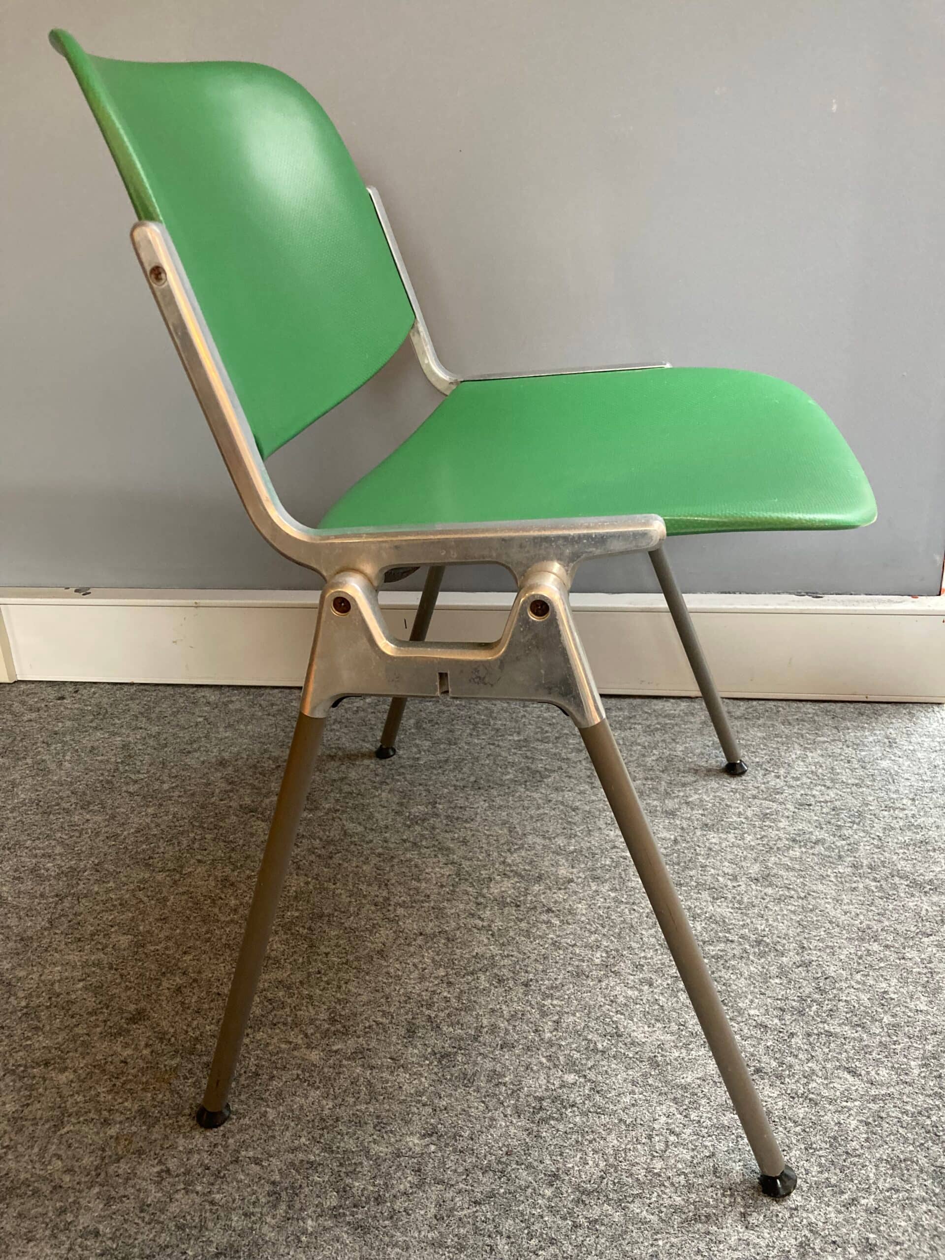 Chaise DSC 106 Giancarlo Piretti - Castelli | Design Italien 1965 Lignes Mont Saint Aignan